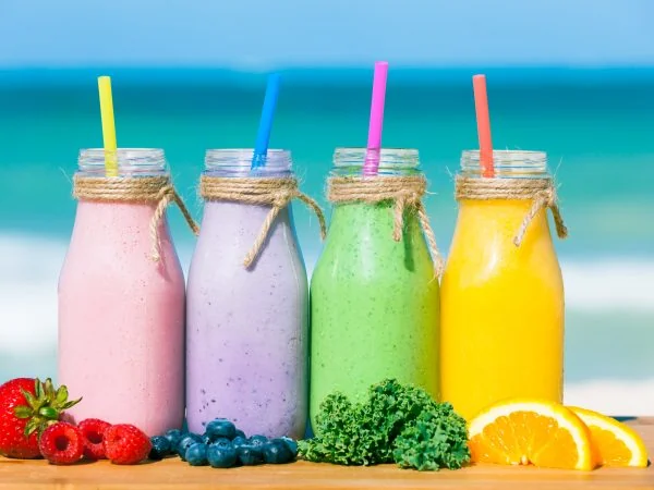 Léto plné chutí! Připravte si zdravé smoothies bohaté na vitamíny