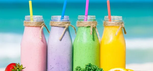 Léto plné chutí! Připravte si zdravé smoothies bohaté na vitamíny